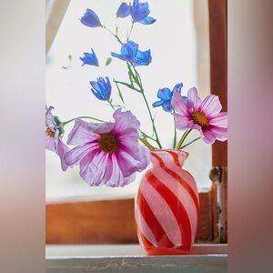 Anthropologie PIPER GLASS BUD VASE Style No.  97943559 Hot Pink